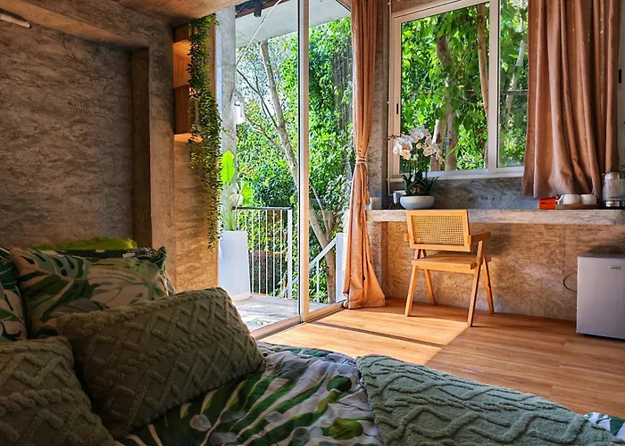 Wonderland Jungle Hostel เกาะเต่า